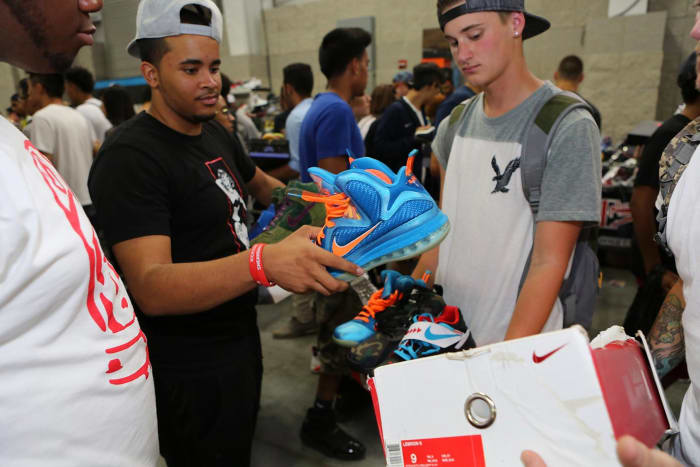 sneaker-con-X159814_TK1_206.jpg